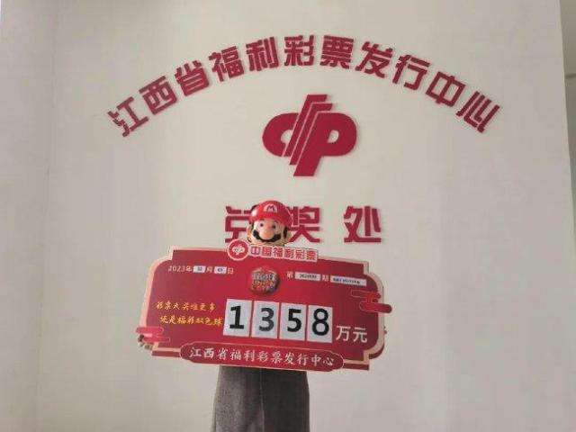 大奖得主领奖照